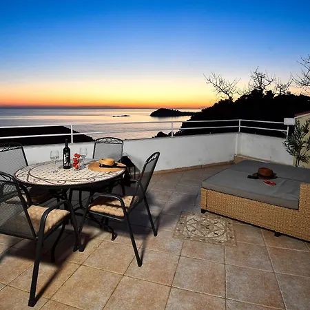 Manini Penthouse Apartment *
