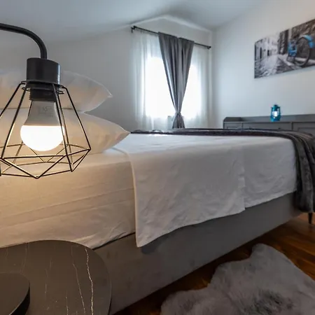 Apartment Manini Penthouse *