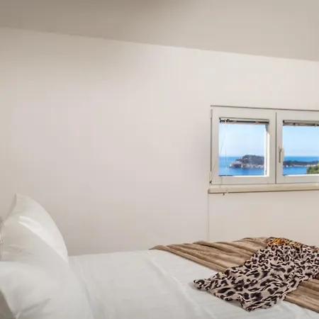 Manini Penthouse Apartment *