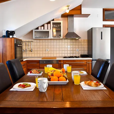 Manini Penthouse Apartment *