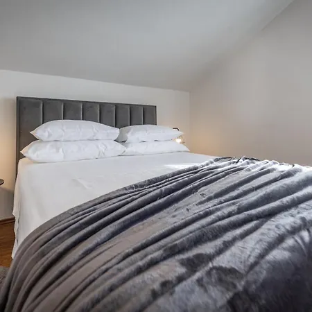 Manini Penthouse Apartment *