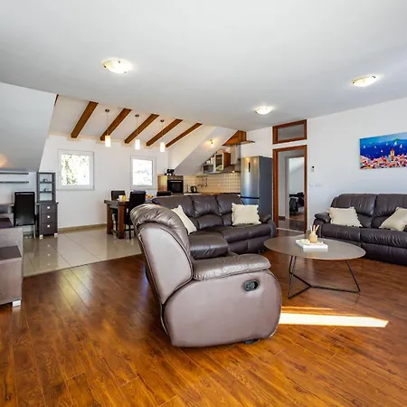 Manini Penthouse Apartment *