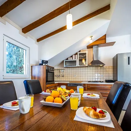 Manini Penthouse Apartment
