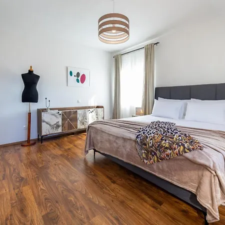 Manini Penthouse *