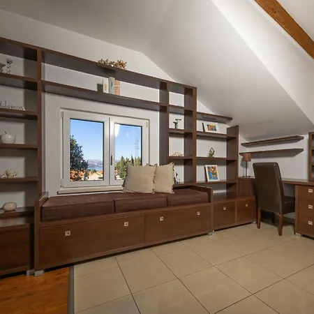 Manini Penthouse Apartment