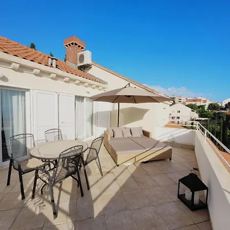 Manini Penthouse Apartment