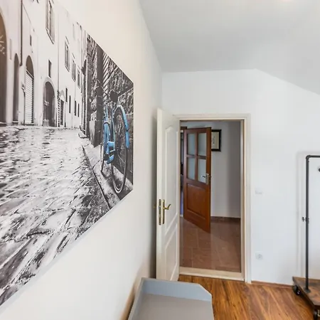 Manini Penthouse 察夫塔特
