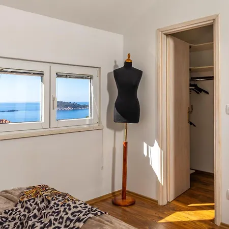 Manini Penthouse 察夫塔特