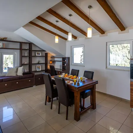 Manini Penthouse * 察夫塔特