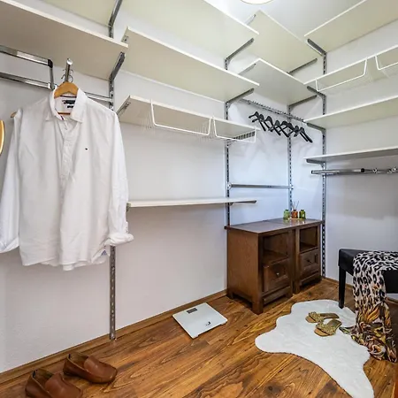 Manini Penthouse 察夫塔特